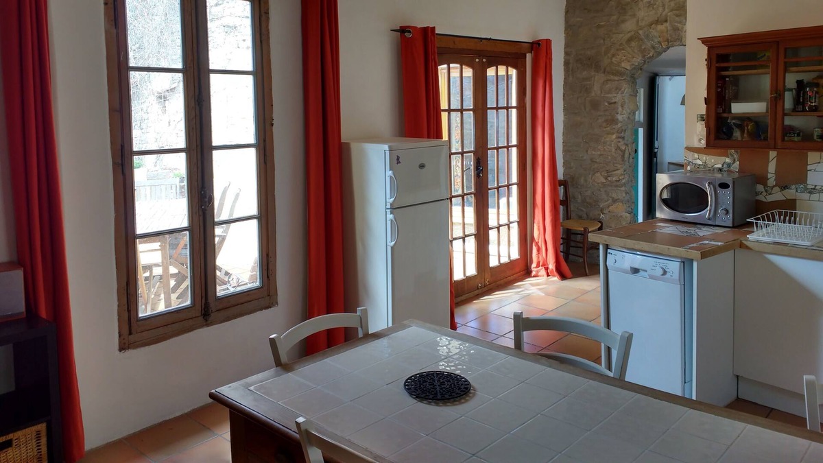 Cesseras House | Typical house in old district on a cobbled street
