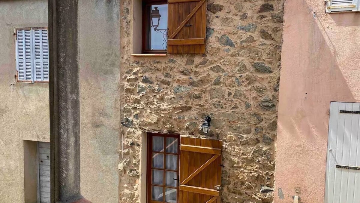 Piana House | Typical little house in the village of Piana
