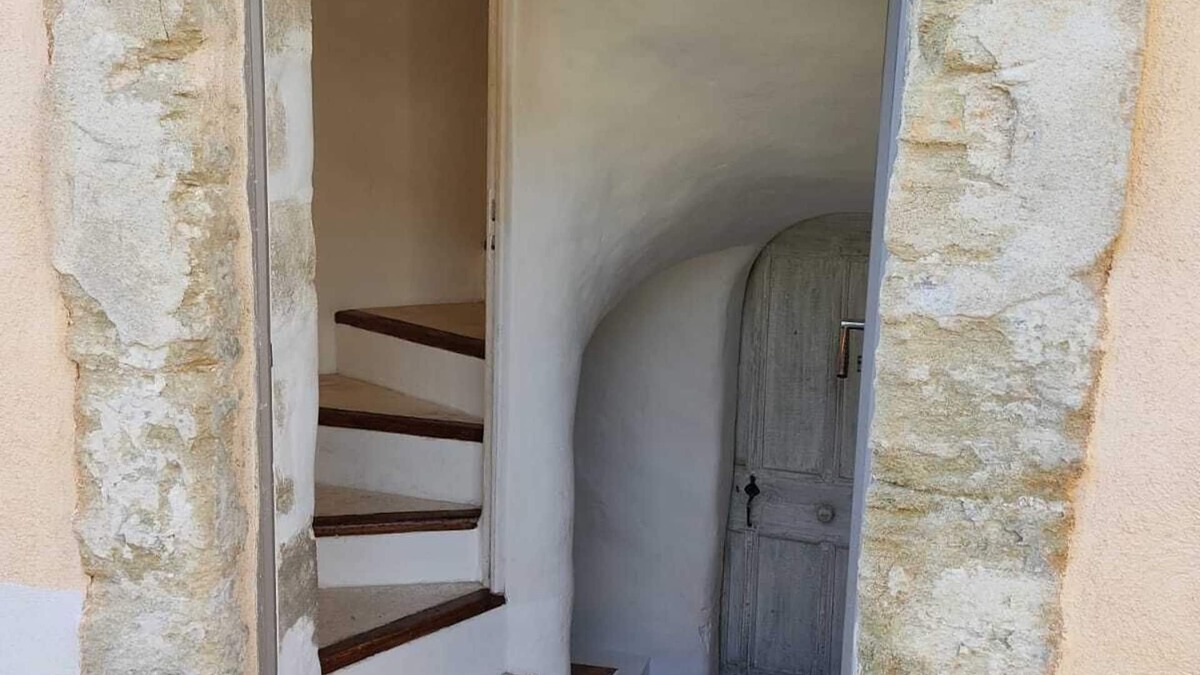 Malemort-du-Comtat House | Typical Provencal village house
