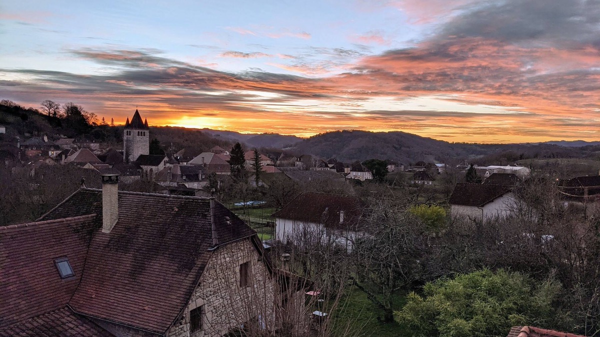 Glanes House | Typical Quercy house, vineyards, hiking and many sites nearby.