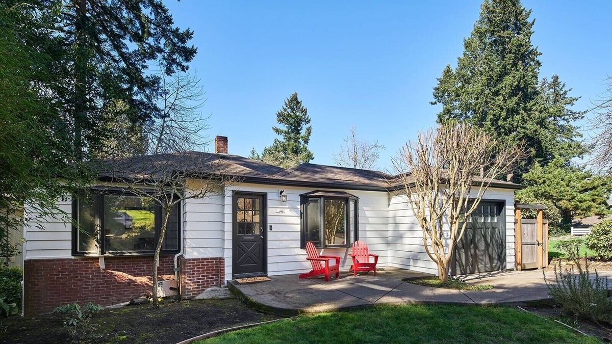 Amazon House | U Of O ▪️ HOT TUB ▪️ FIRE PITS ▪️ GOLF