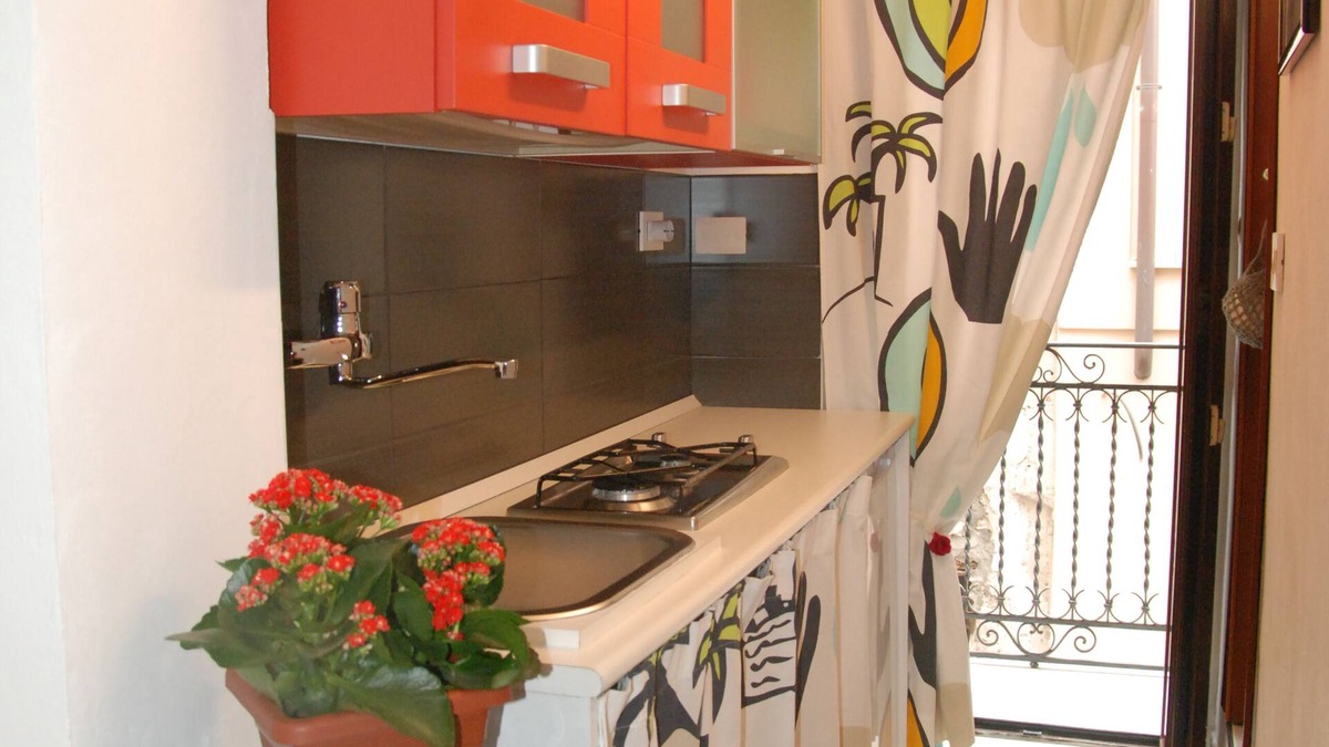 Albergheria Apartment | "U 'Puddicinu" studio apartment, with bathroom and kitchenette