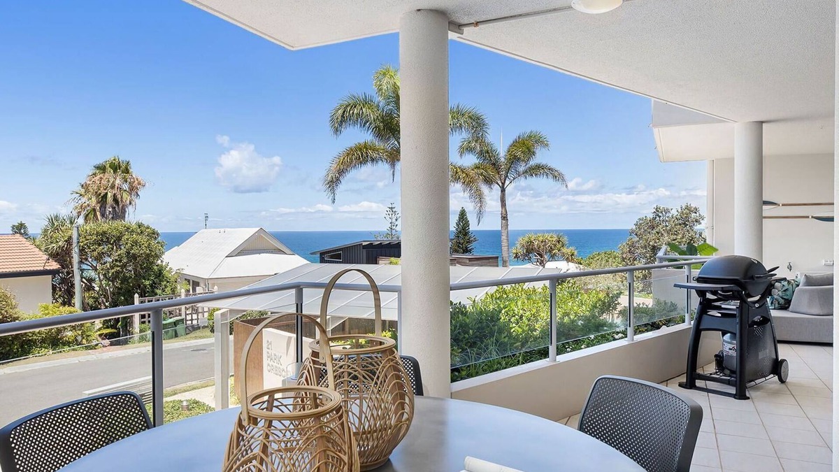 Sunshine Beach Apartment | U2 Park Cres Modern & Stylish 2 bedroom apartment Close to Beach and Restaurants