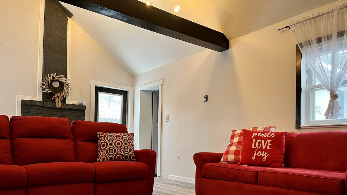 Sault Ste. Marie House | Ugly Duck Rentals