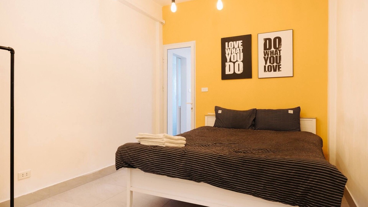 Old Quarter Apartment | UINQUE Railway View Apartment - SPACIOUS & PRIVATE