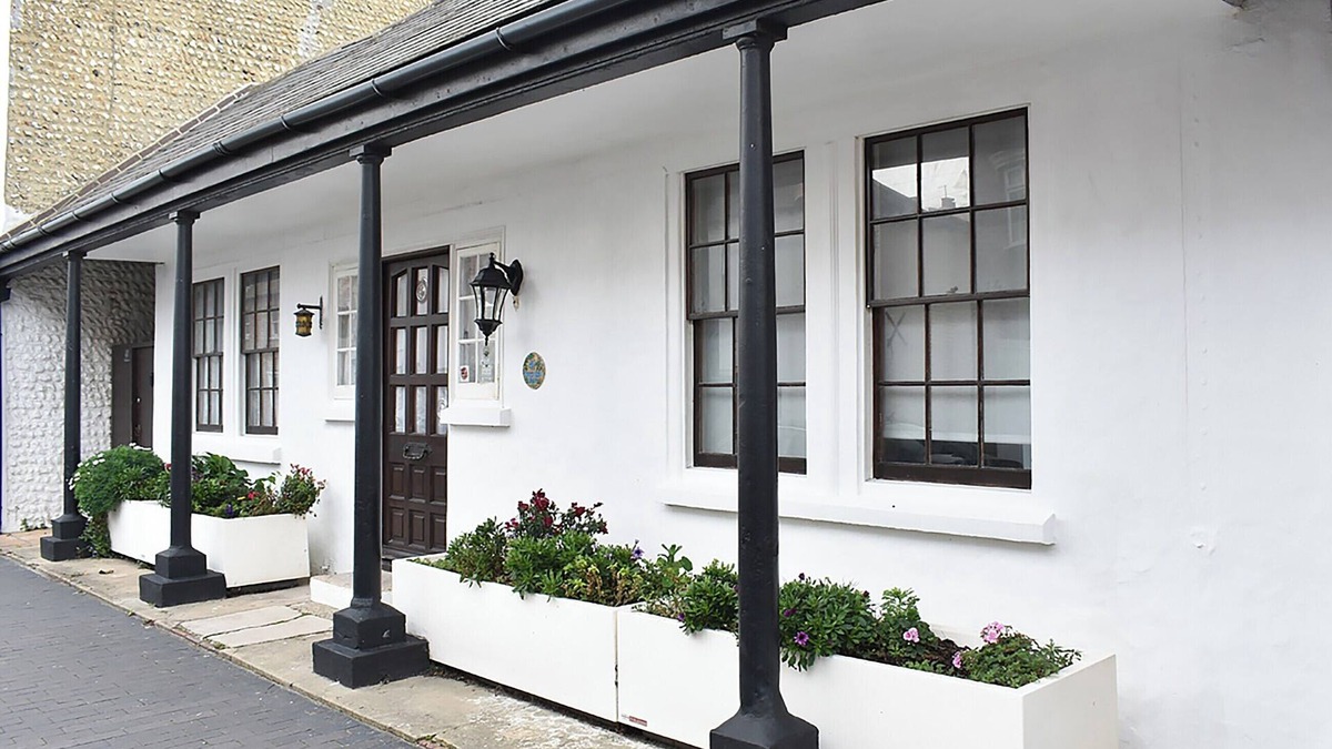Littlehampton Cottage | UKC4174 The Cottage by the Sea