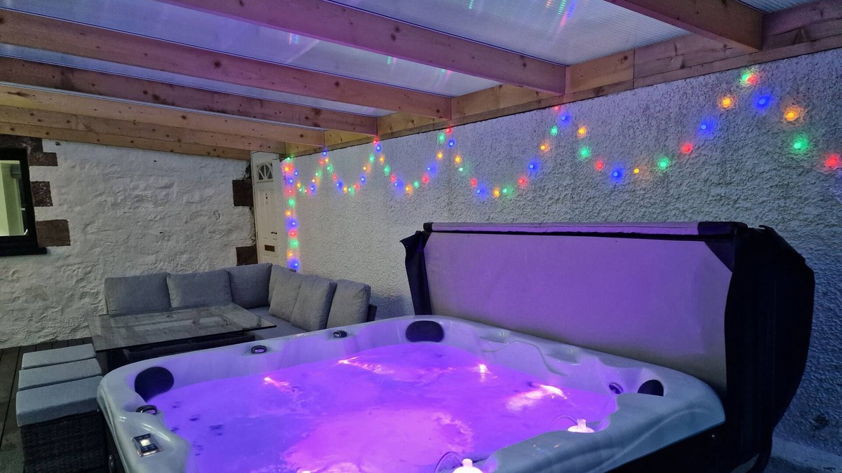 Ullapool House | Ullapool - House - Sleeps 8 - Hot Tub - Seaside