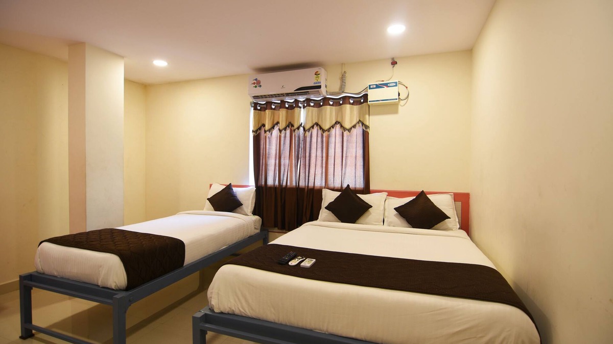 Thoraipakkam Hotel | Ulo R2 Banquet and Room