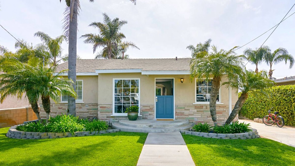 Carlsbad House | Ultimate beach bungalow w/huge yard - 1 block to beach