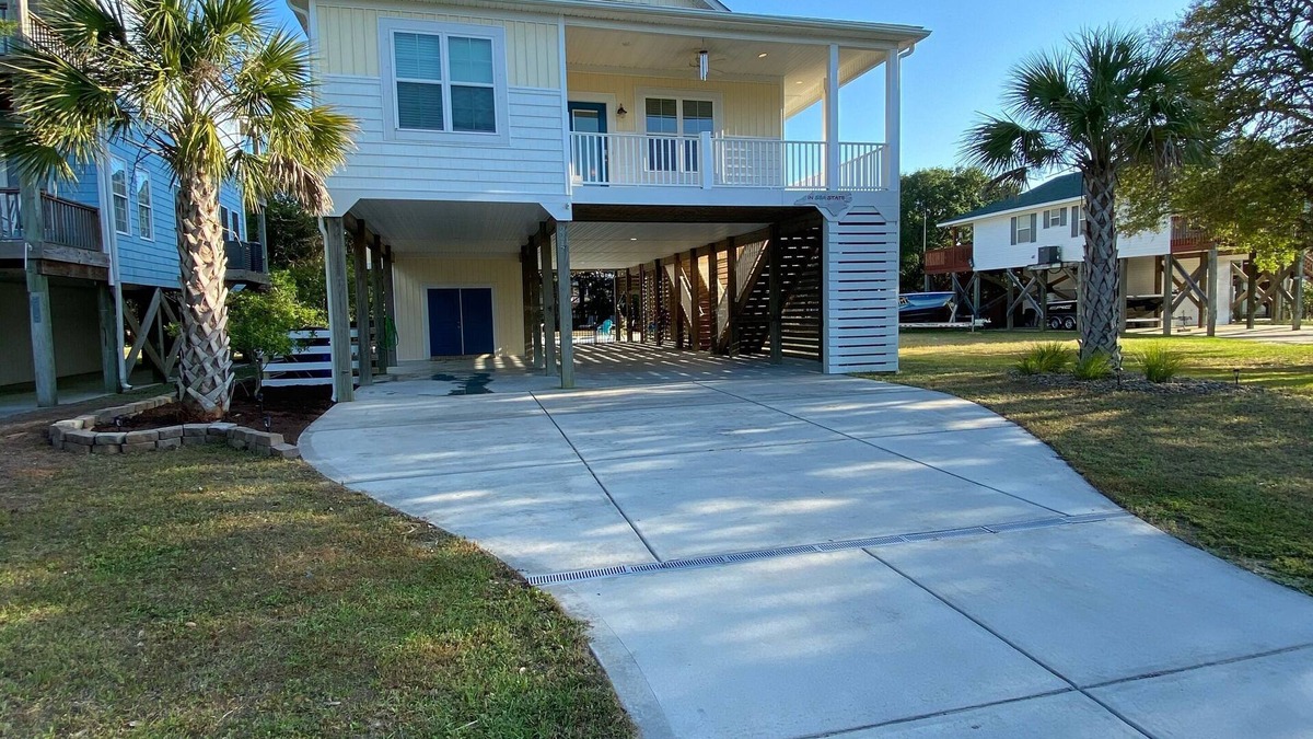 Long Beach House | Ultimate Beach Getaway in Beautiful Home with heated pool option!