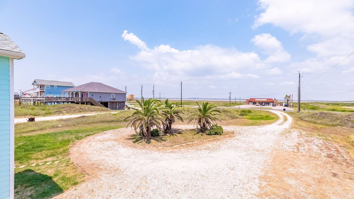 Surfside Beach House | Ultimate | Beachfront | Beach Access | Fenced Yard