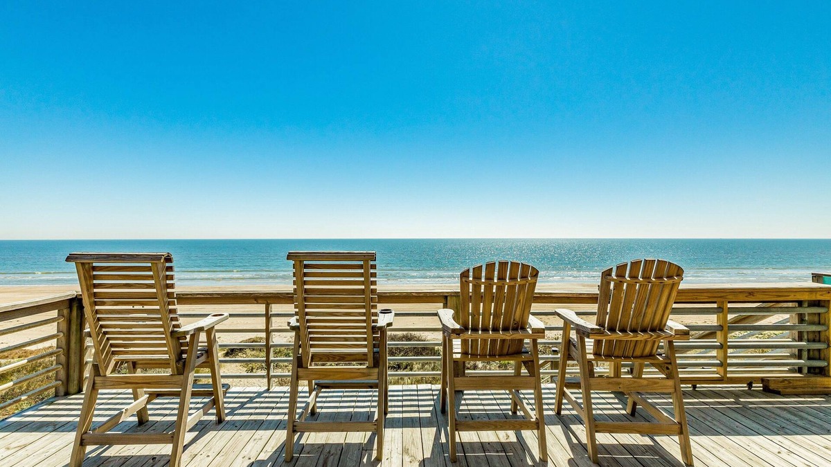 Gilchrist House | Ultimate | Beachfront | Sunset Views | Sleeps 16