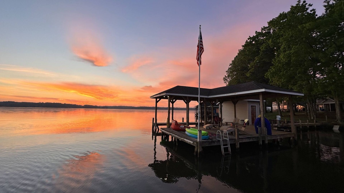 Norwood House | Ultimate Family Lakehouse- wide water views!
