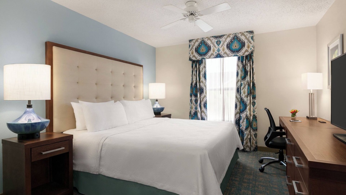 Villas Hotel | Ultimate Getaway! 4 Great Units, Outdoor Pool, Minutes to Lakes Regional Park!
