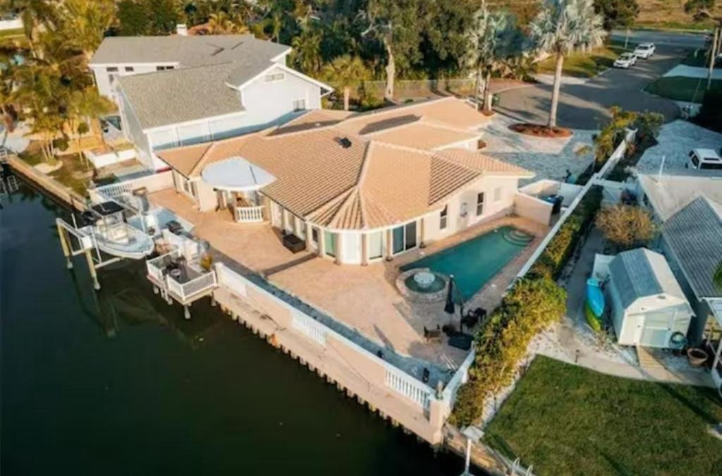 Anona House | Ultimate in Luxury 5 bedroom on canal living W pool