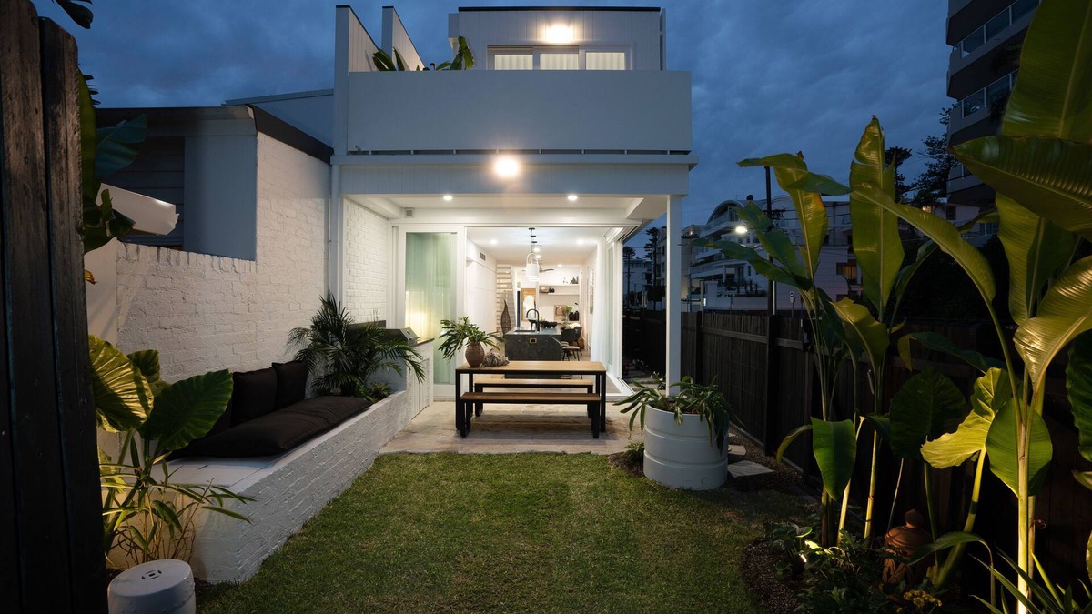 Manly House | Ultimate Luxury 100m From Manly Beach. Sensational 3br House With Cedar Hot Tub