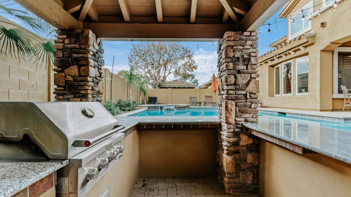 Power Ranch House | Ultimate Luxury Retreat with Pool & Billiards