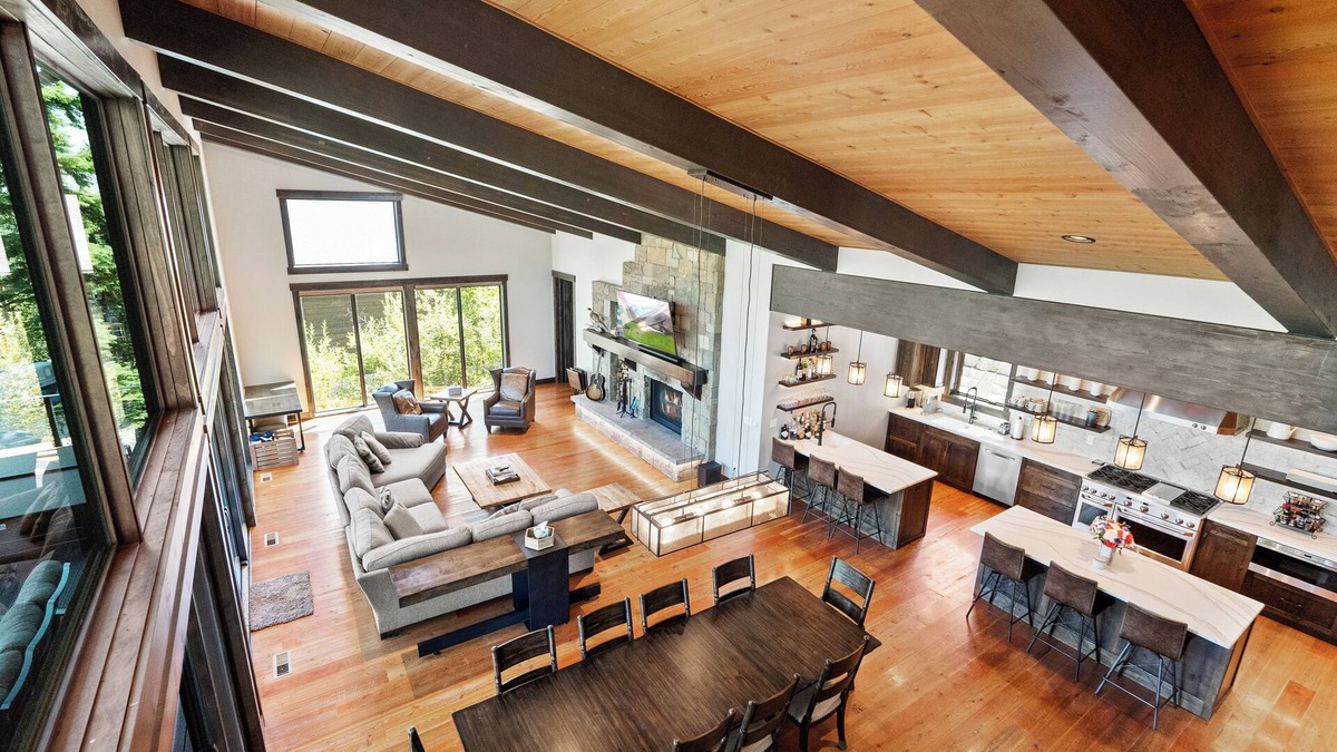 Whitefish House | Ultimate Luxury Ski-in/Ski-out Home 5BD, 5.5BA 2 Hot Tubs, Steam Room, Game Room