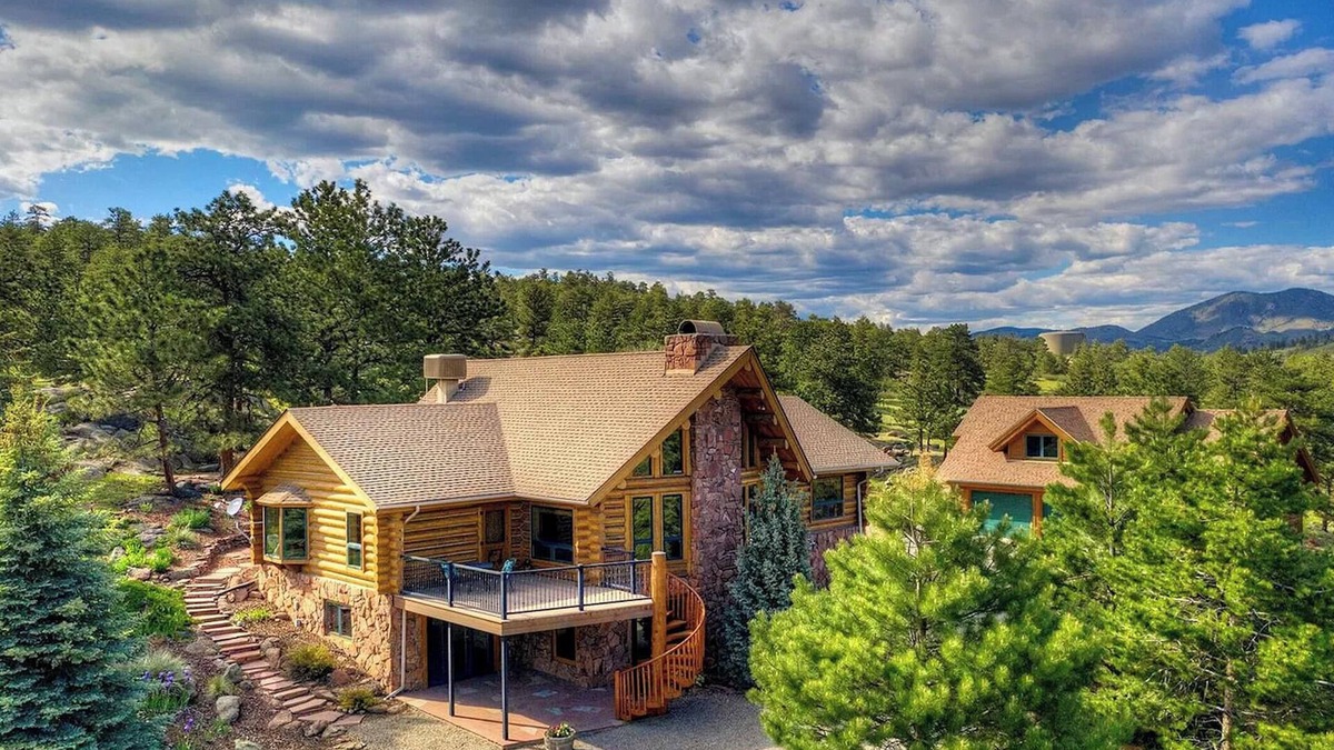 Lyons Cabin | Ultimate Mountain Retreat: Total Privacy, Wild Nature & Mile-High Spa Experience