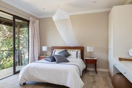 Blythedale House | Ultimate Privacy - 46 Sovereign Sands