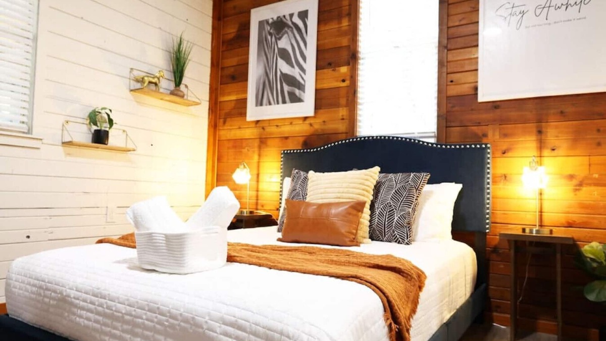 St. Augustine House | Ultimate Rustic Getaway - Fully renovated!