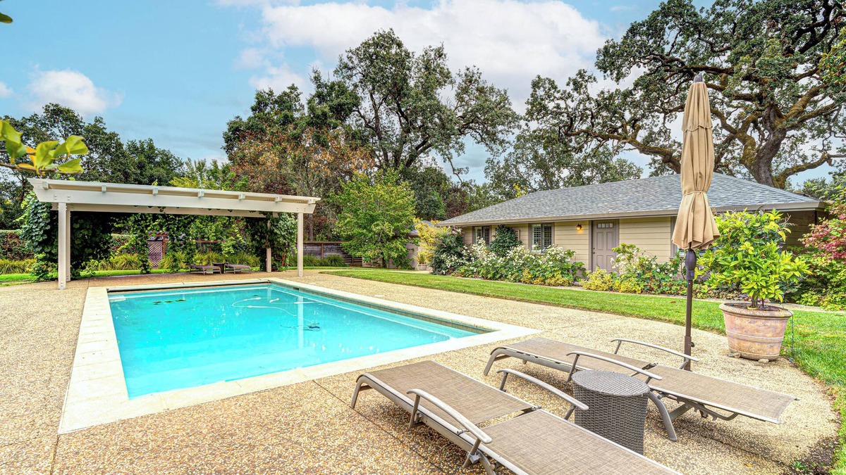 Santa Rosa Cottage | Ultimate Sonoma Valley Retreat for 4: Private Guest House and Cottage with Pool