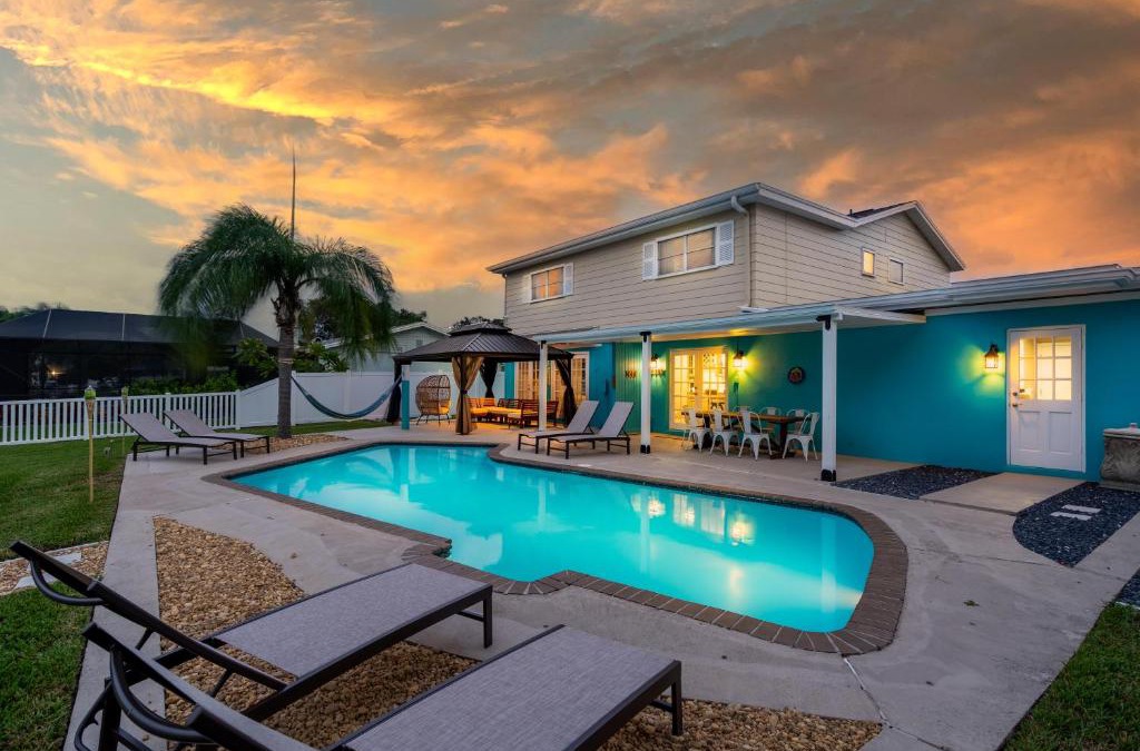 Bay Crest Park House | Ultimate Waterfront Oasis Heated Pool & Boat Dock