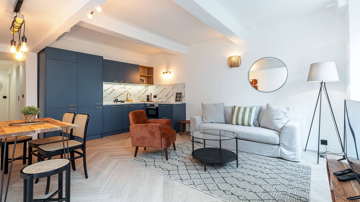 Jean-Medecin Apartment | Ultra Central 2 Bdr AC & Parking