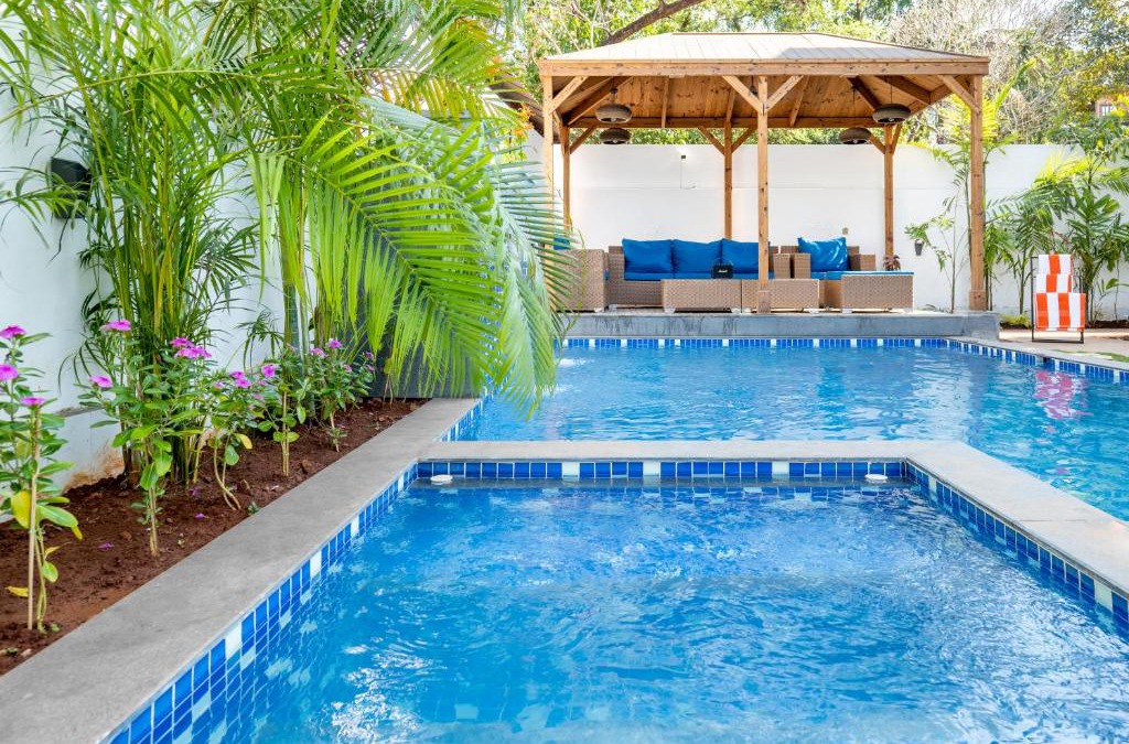 Assagao Villa | Ultra Luxe Villa - Jacuzzi, Poolside LED, Butler!