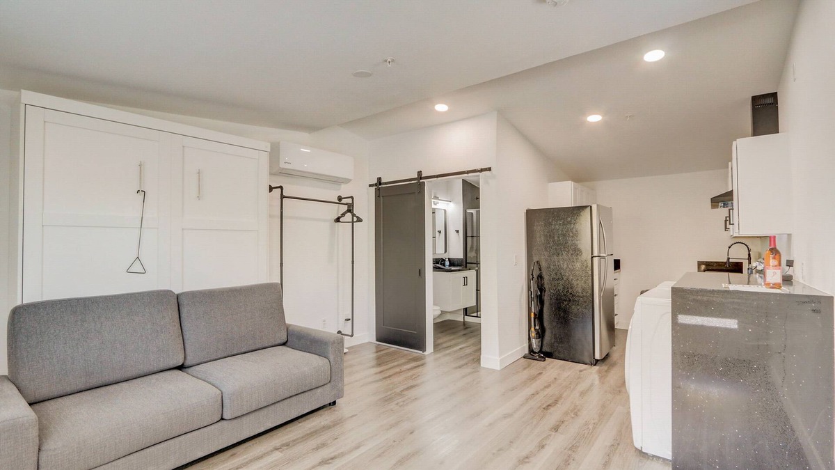 Beverly Green Apartment | ULTRA LUXURY STUDIO 2 BLOCKS OFF LAS VEGAS BLVD