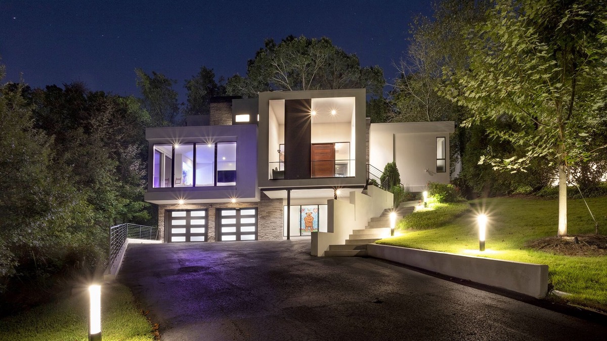 Lavista Park House | Ultra Modern Home With A Pool