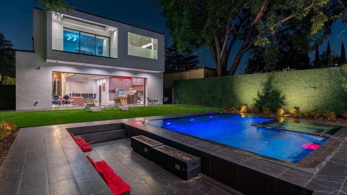Valley Village House | Ultra Modern LA Retreat With Pool + Firepit