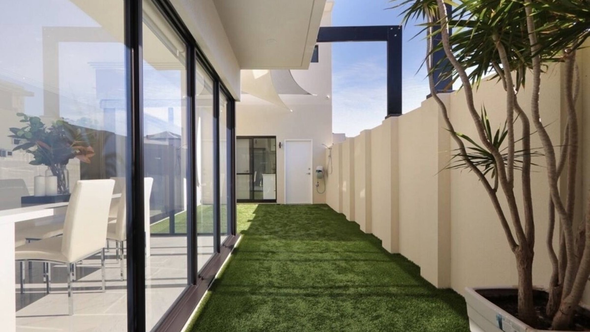 Beaconsfield Villa | Ultra Modern Villa Walk To The Beach