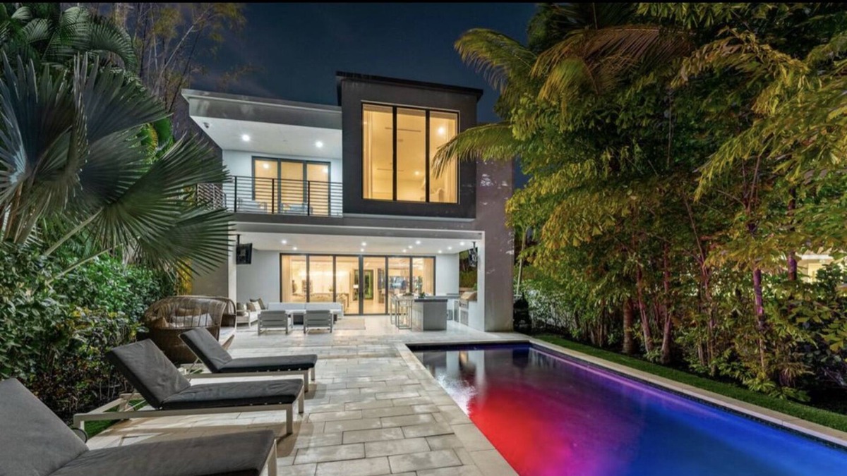 Beverly Heights Villa | Ultra Modern Waterfront Oasis with Infinity Pool, steps from Las Olas Blvd