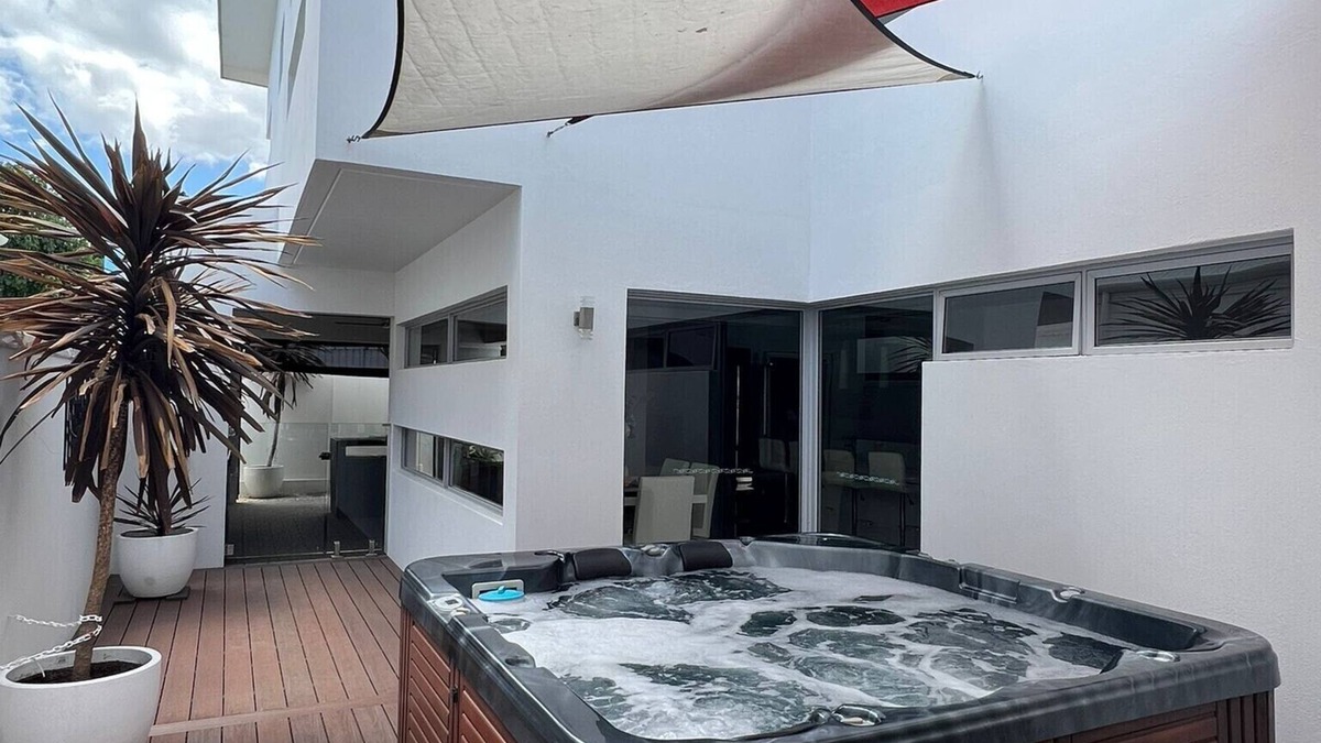 Beaconsfield House | ULTRA STYLISH FREMANTLE AREA WALK TO THE BEACH