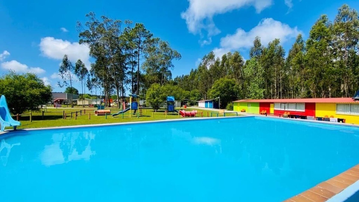 Marinha Grande House | Um Bungalow Aconchegante e Pergolado Proximo a Piscina e Muito Verde