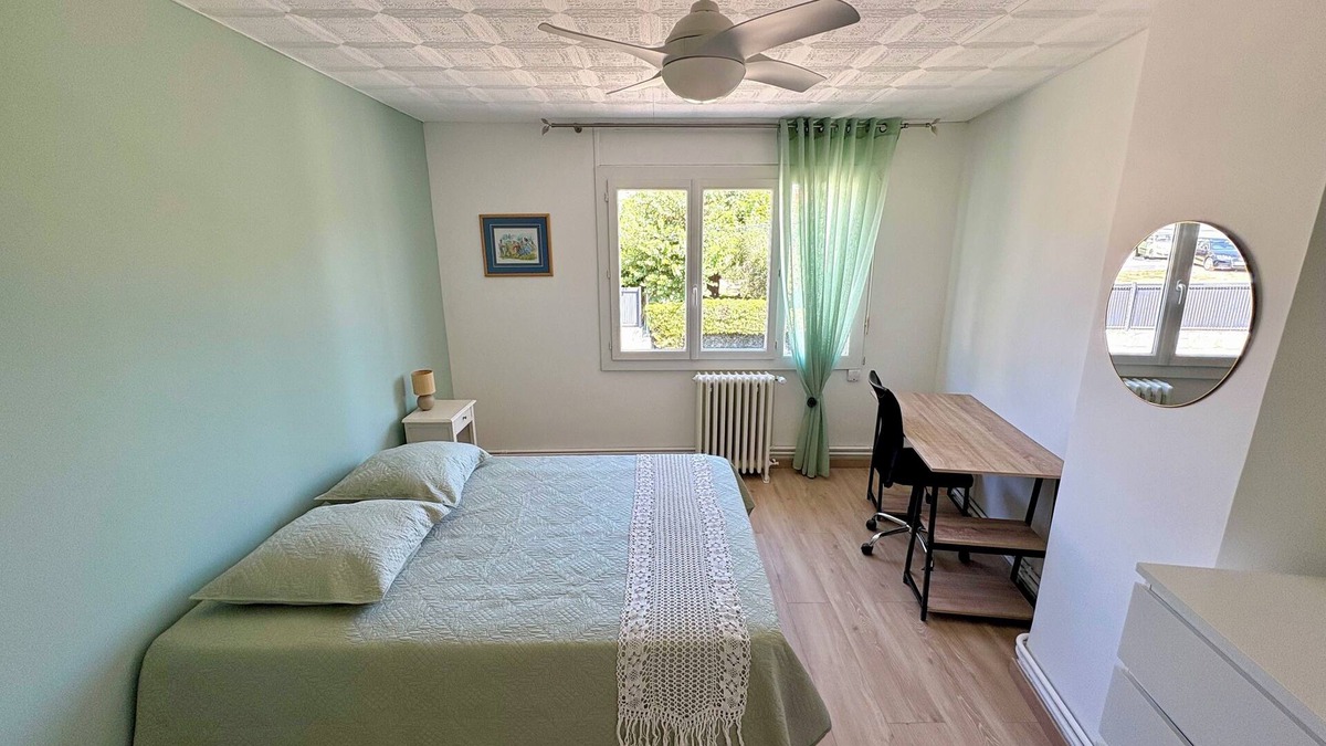 14th Arrondissement House | Un air de Marseille, haut de villa, Avec une terrasse et jardin