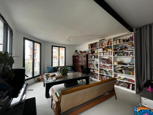 12th Arrondissement House | Un appartement parisien atypique - An atypical Parisian appartment