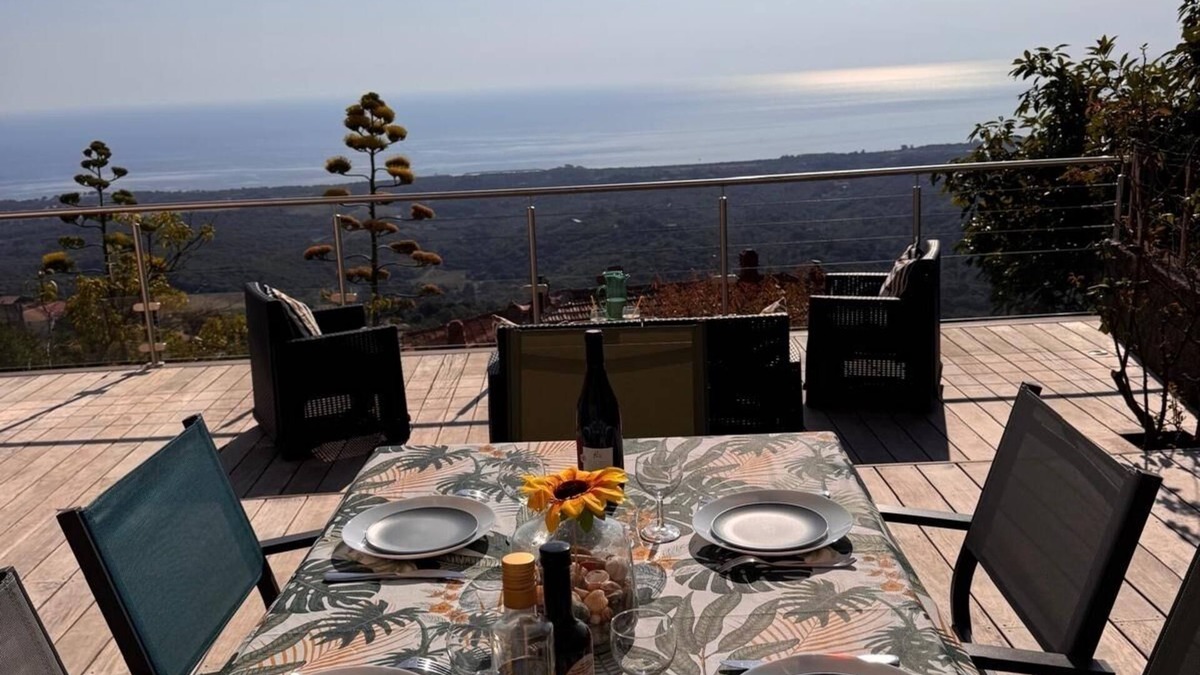 Cervione House | Un Balcon sur la mer