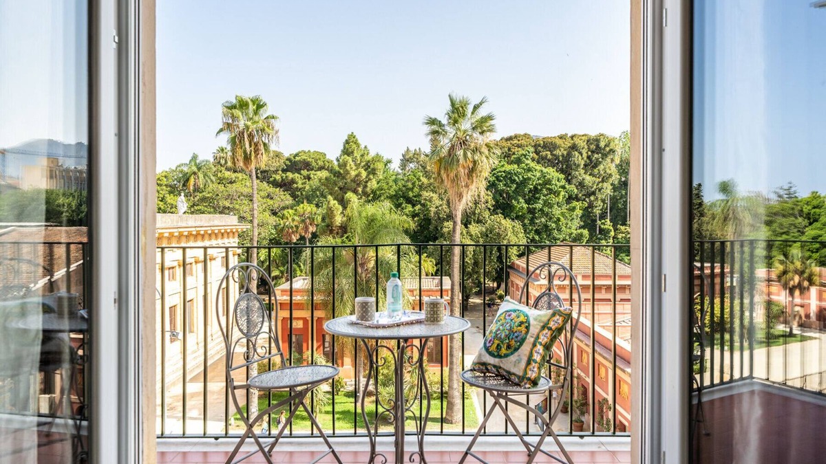 Corso dei Mille - Sant'Erasmo Apartment | Un balcone sull'Orto Botanico by Wonderful Italy