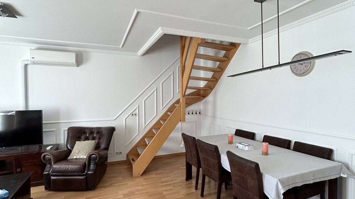 Sint-Jans-Molenbeek Apartment | Un Duplex Chic Pour une Expérience Unique Près de la Basilique