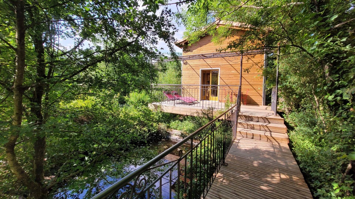 Chassiers Ski Chalet | Un Petit Paradis Dans un Espace de Verdure