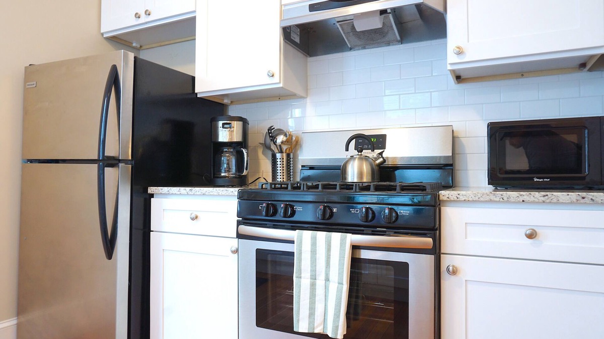 Off Broadway House | ★ Unbeatable Location | 3 Bedrooms | 3 Full Baths ★