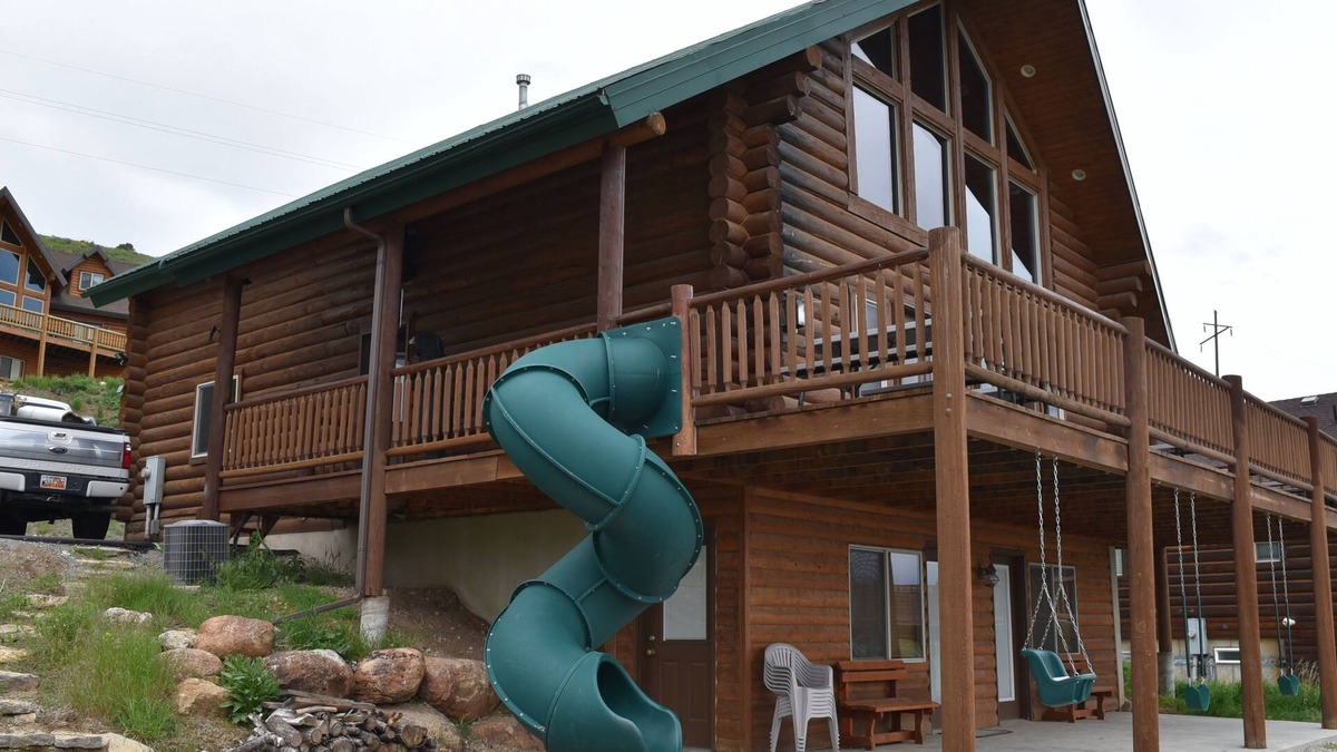 Harbor Village Cabin | Unbeatable view; hot tub; theater; 9’ spiral slide; arcade games; coupons&treats