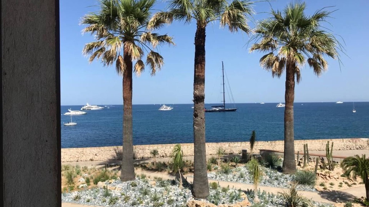 Antibes Old Town House | Unbelievable Sea Views from 3 bed house in old Antibes on ramparts - on seaside!