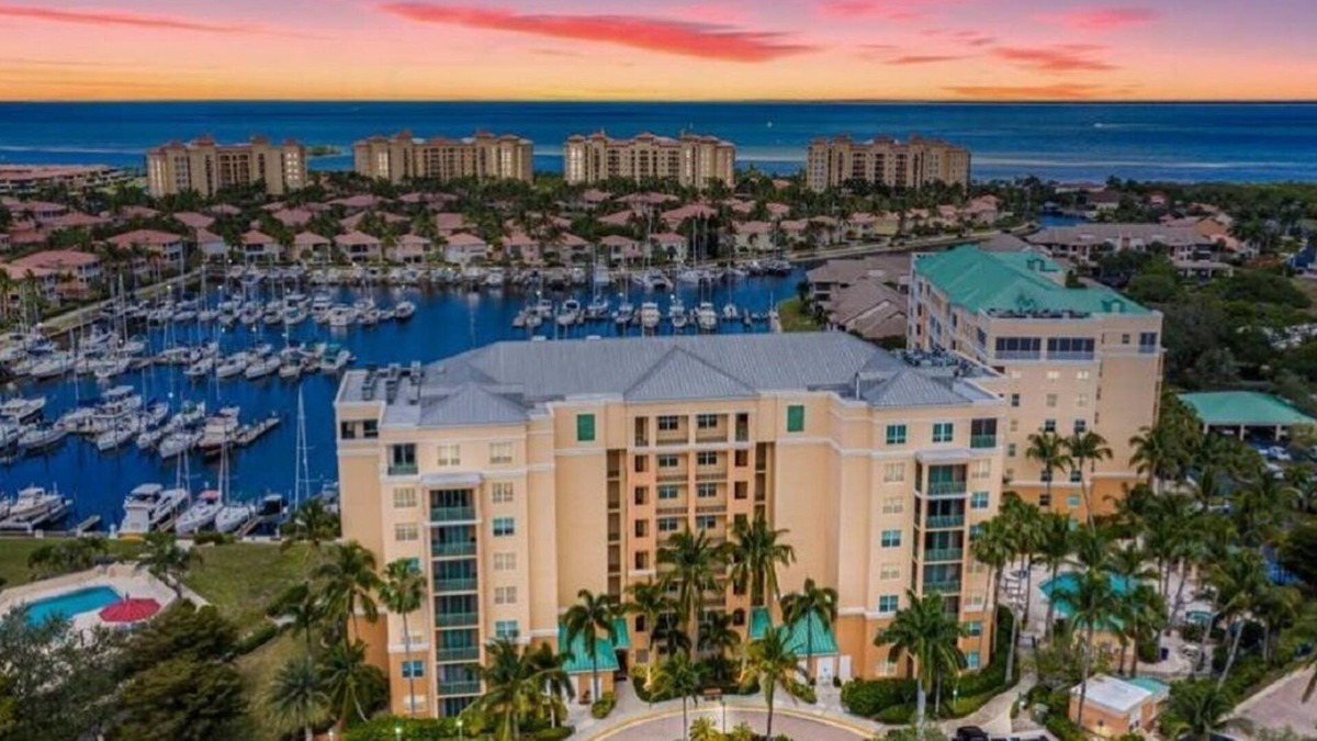Burnt Store Marina House | Unbelievable views over looking Burnt Store Marina in Harbour Towers!