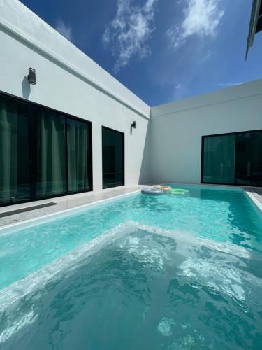Hat Yai Villa | Uncle Aud's Pool Villa near Hatyai City