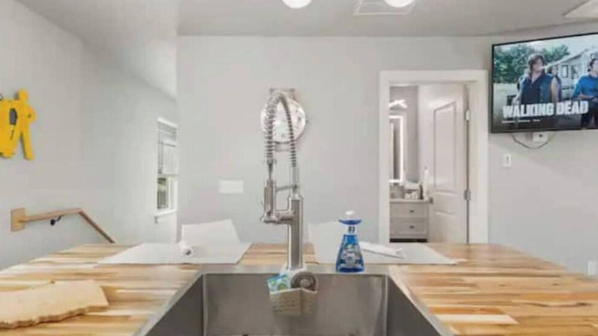 Tulsa House | Uncontainable Style-Sleeps 7