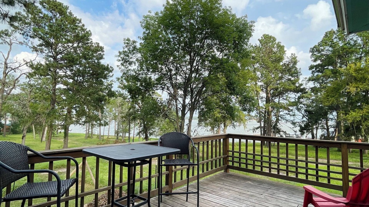 Onalaska House | Under the Pines on Lake Livingston- BEAUTIFUL WATER VIEW!