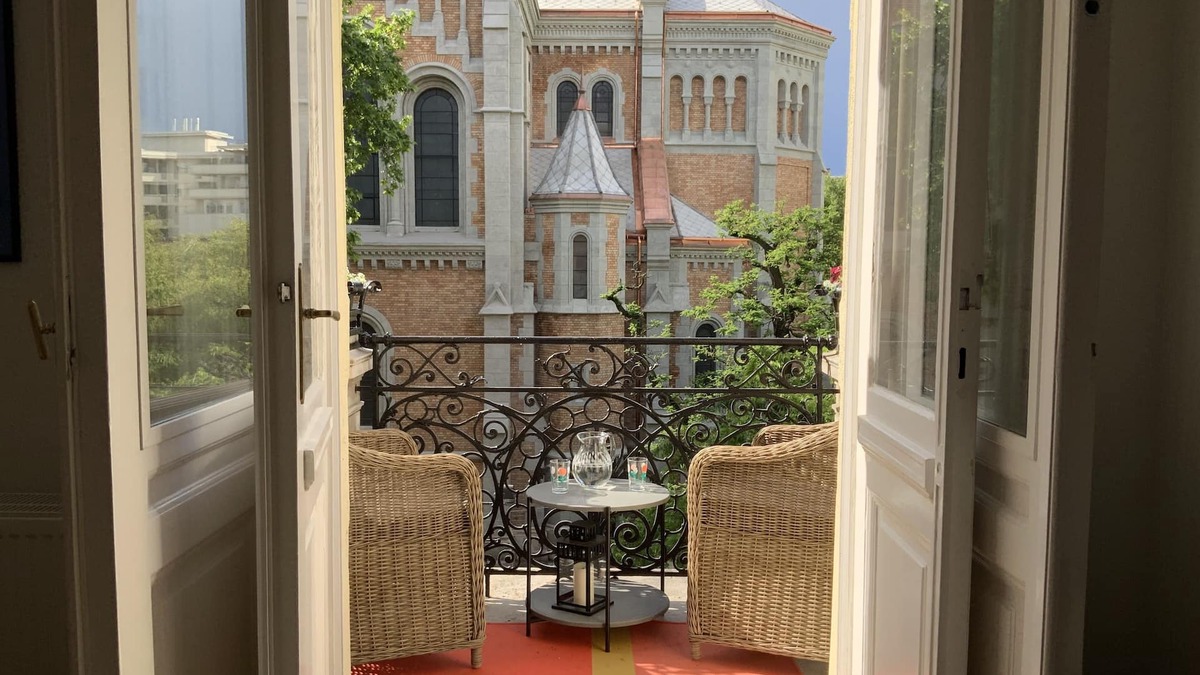 Belso-Ferencvaros Apartment | Under the plane trees